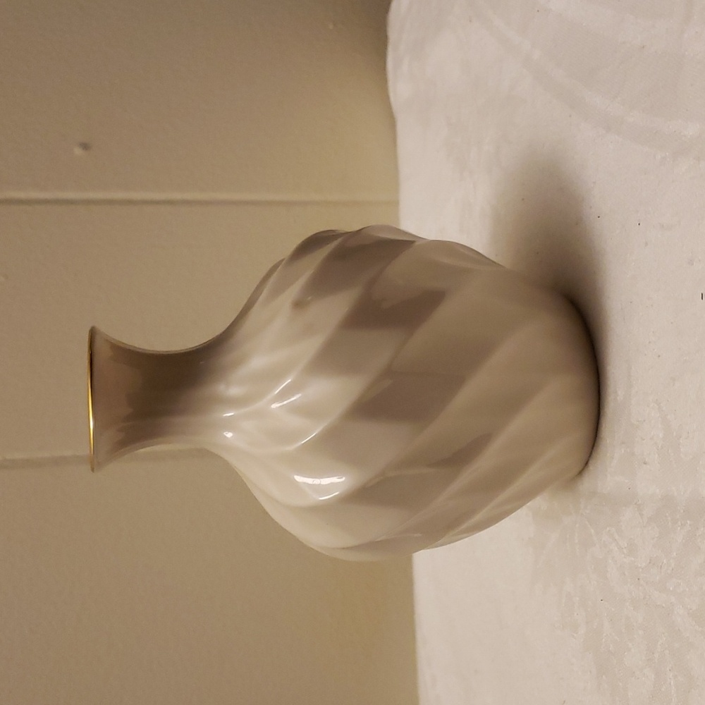 Lenox Gold Trim Cream Colored Bud Vase